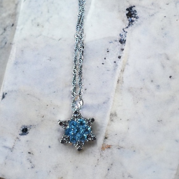 SNOWFLAKE CUBIC ZIRCONIUM PENDANT NECKLACE - Picture 4 of 4